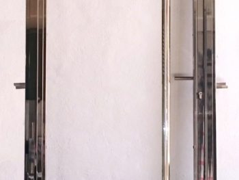 Puerta con tirador