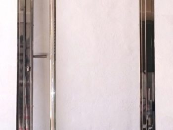Puerta con tirador