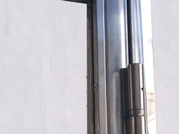 Puerta con manivela