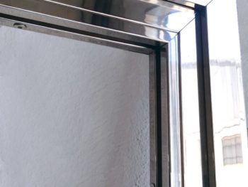 Puerta con tirador