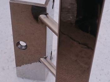 Poste 40x40 con soporte para pasamanos