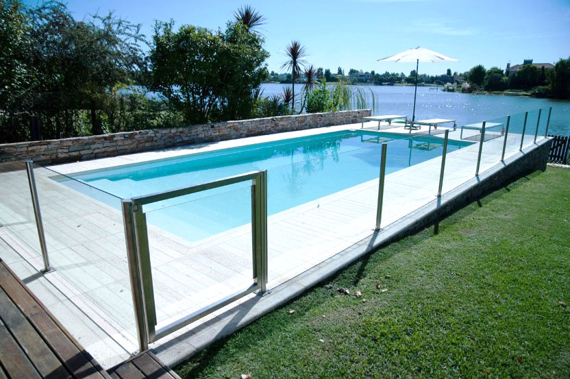 Baranda y Puerta Piscina
